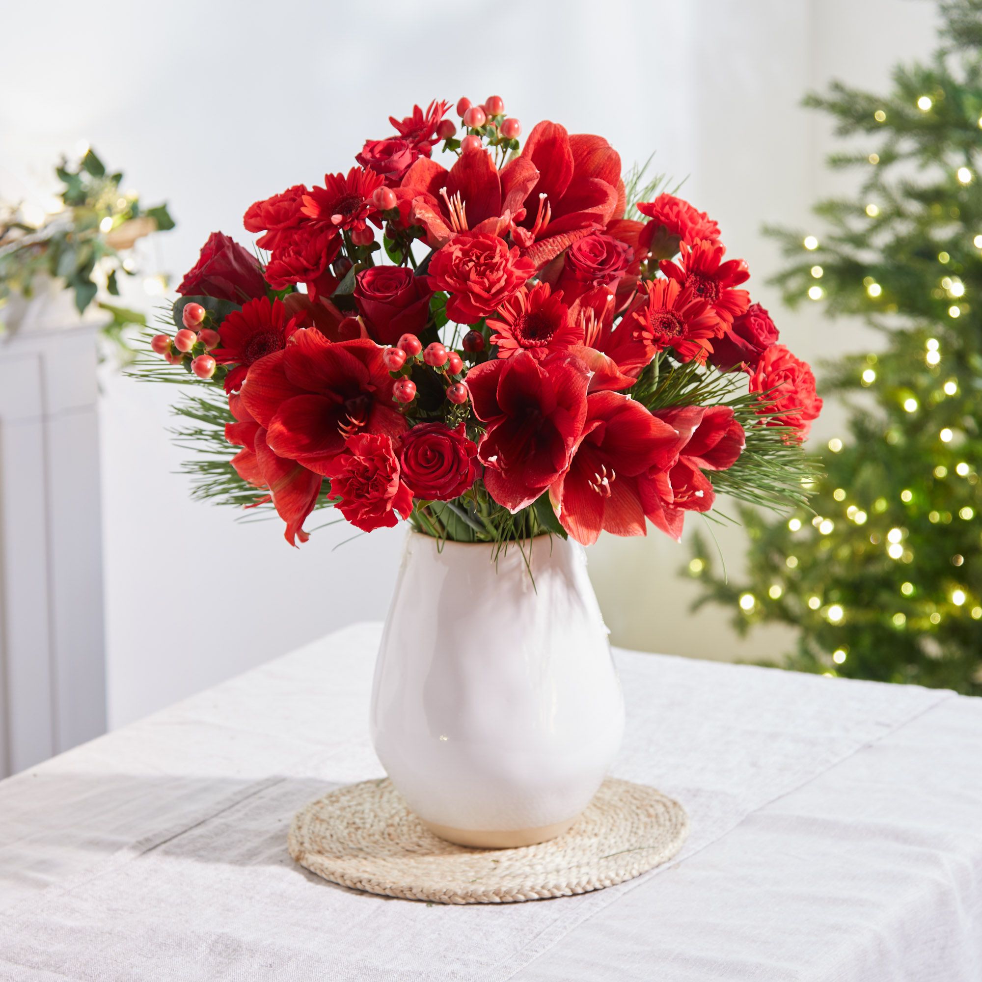 Send the Gloria Christmas bouquet | Arena Flowers