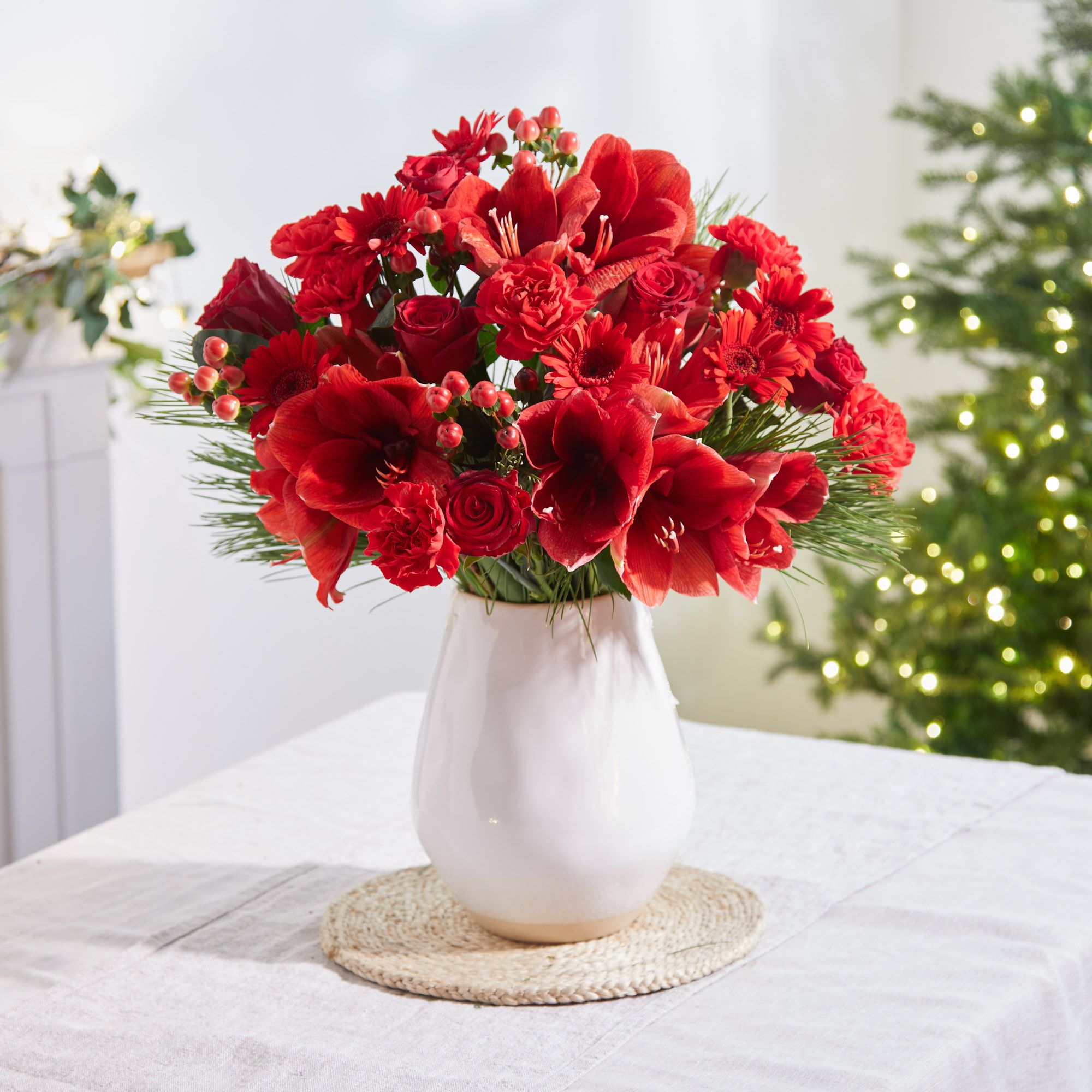 Send the Gloria Christmas bouquet | Arena Flowers