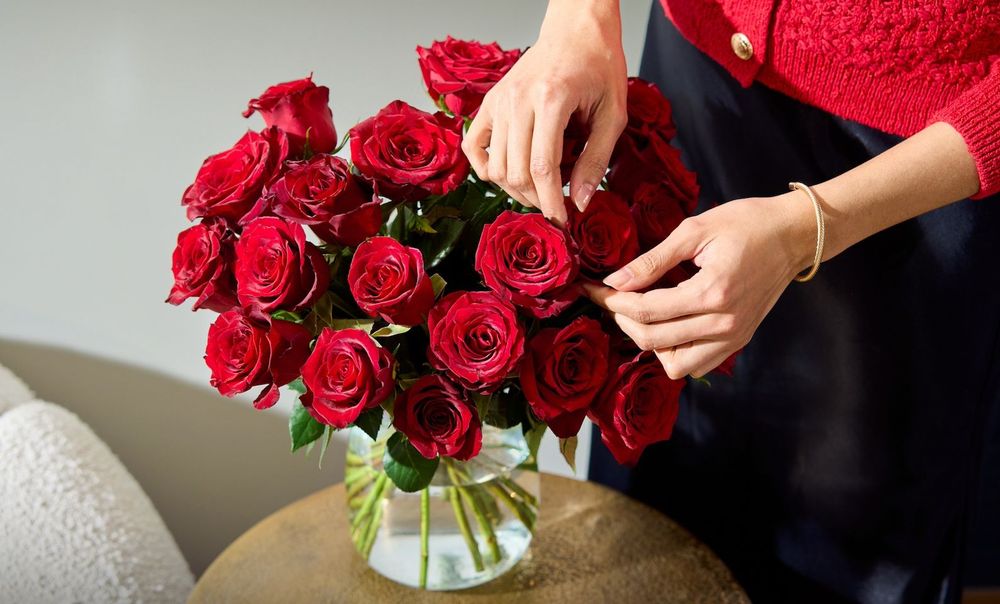 large_Red-roses-bouquet.jpg